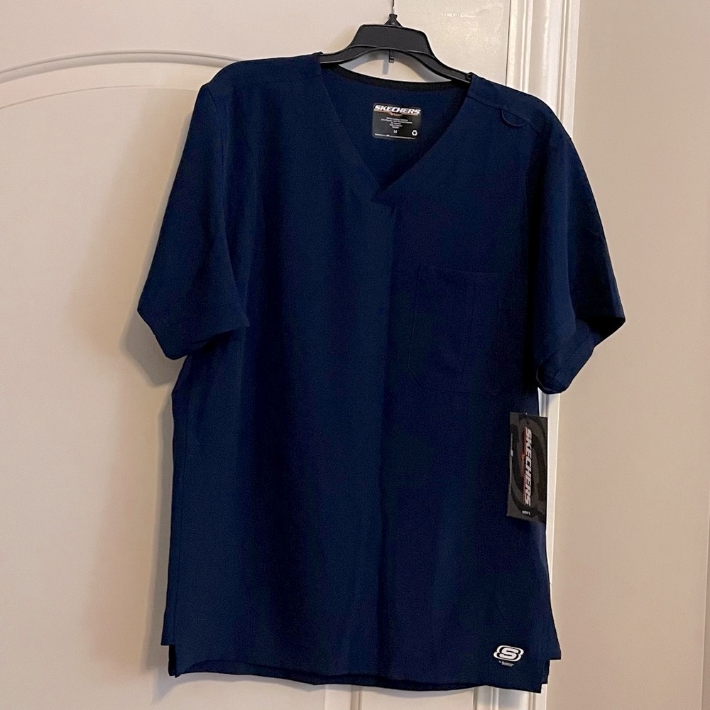 New “Sketchers “work uniform for men’s.Size-M,color navy(blue)💙